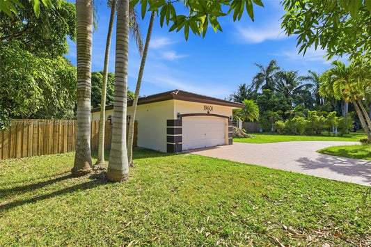 19601 SW 128th Ct, Miami, FL 33177-4825
