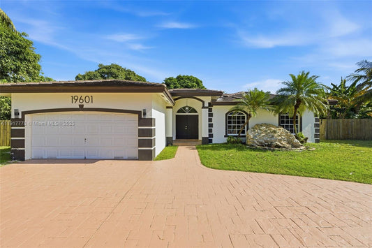 19601 SW 128th Ct,  Miami, FL 33177-4825